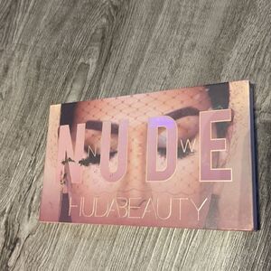 HUDA BEAUTY
The New Nude Eyeshadow Palette